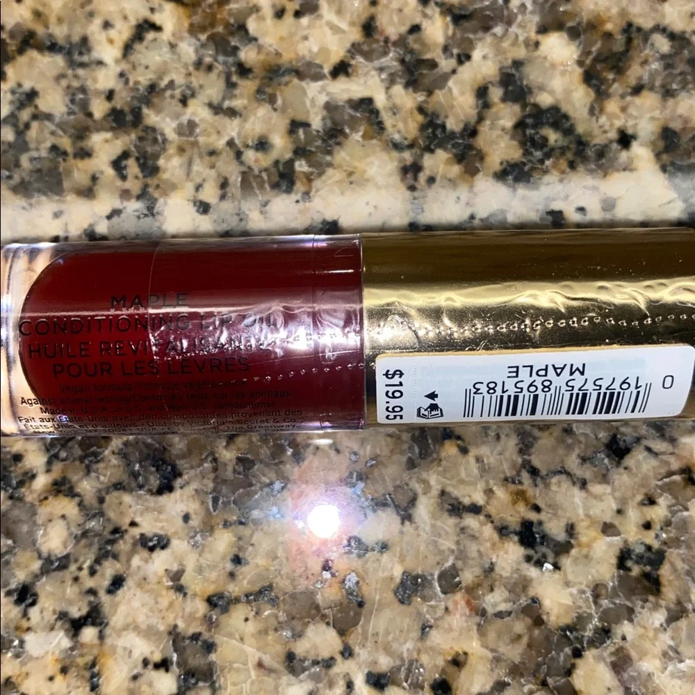 Victoria’s Secret set of 2 Maple and Mulberry Lip Oils Conditioning lip glow NWT